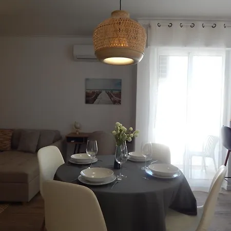 Casa Bella Breezy, 1 Minute Walk To Beach, Luxury דירה