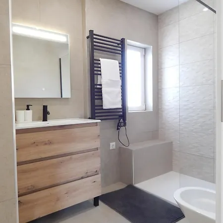 Casa Bella Breezy, 1 Minute Walk To Beach, Luxury דירה